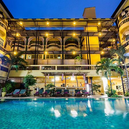 Zing Resort & Spa Pattaya Buitenkant foto